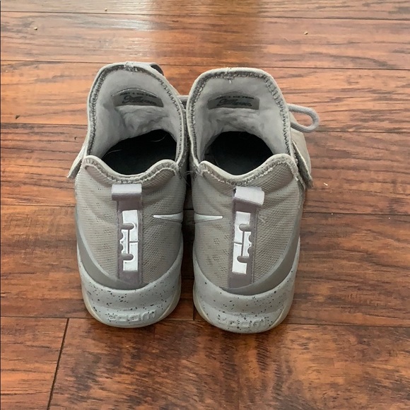 Nike Lebron XIV Basketball Shoes - Picture 2 of 3